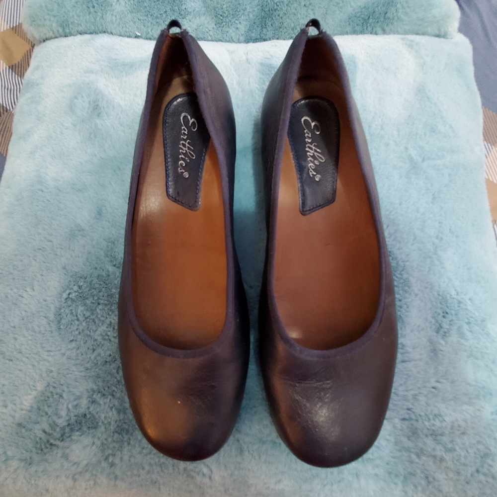 Earthies Navy flats - Like New